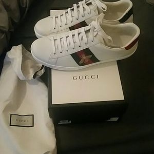 Authentic Gucci with bumblebee shoe size 9